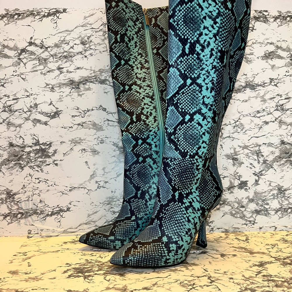 Gianni Bini snakeskin Boots. Brand new, size 6.5 never worn.